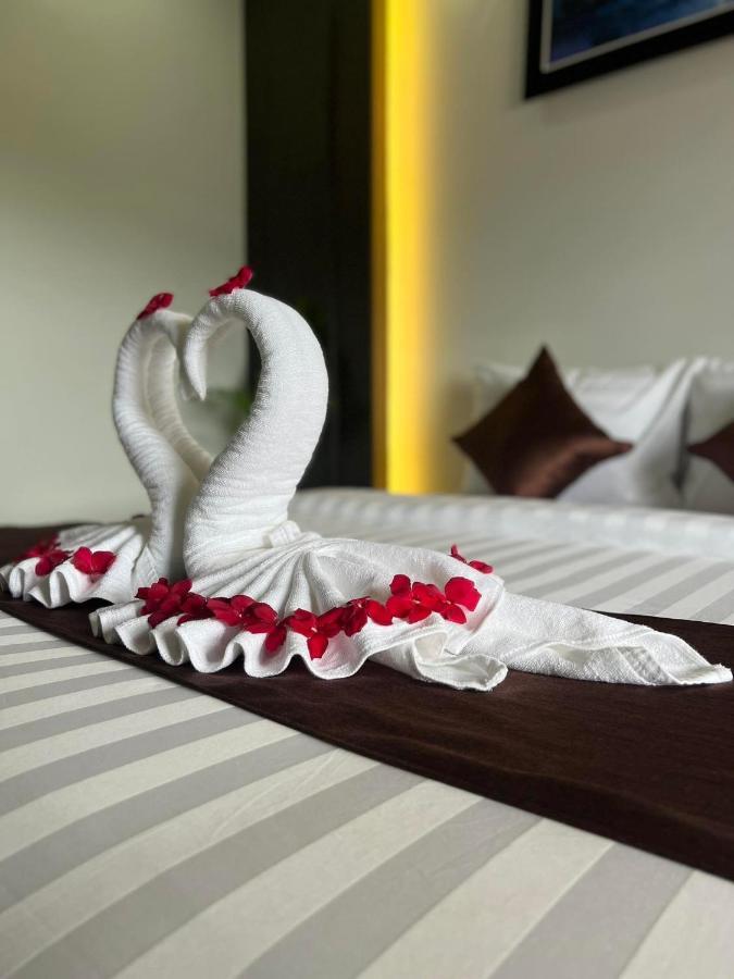Hotel The Moon Kampot Boutique Exterior foto