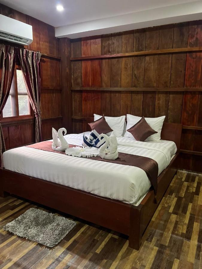 Hotel The Moon Kampot Boutique Exterior foto