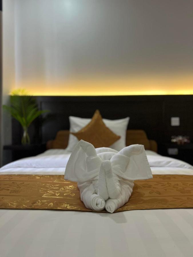 Hotel The Moon Kampot Boutique Exterior foto