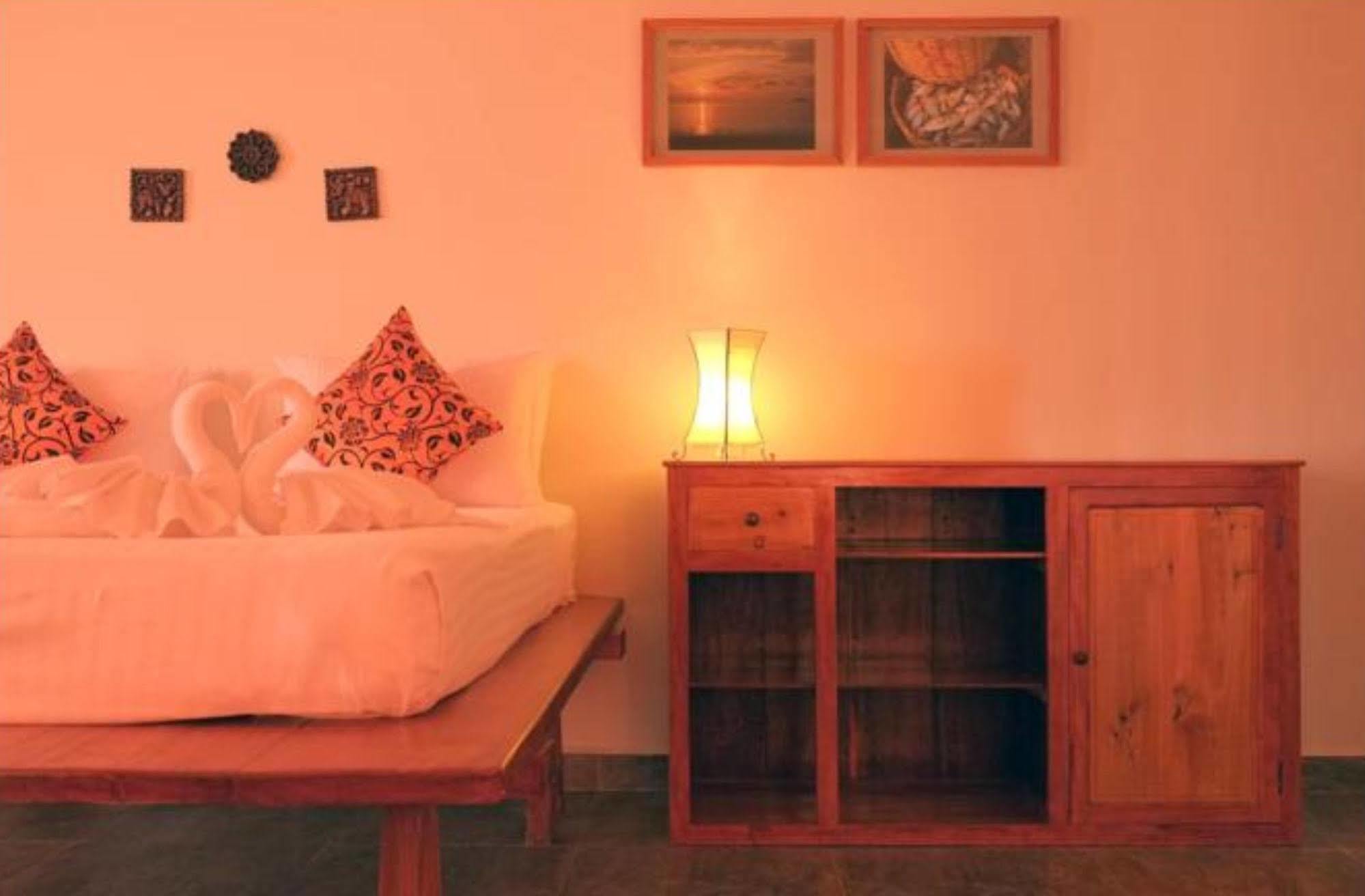 Hotel The Moon Kampot Boutique Exterior foto