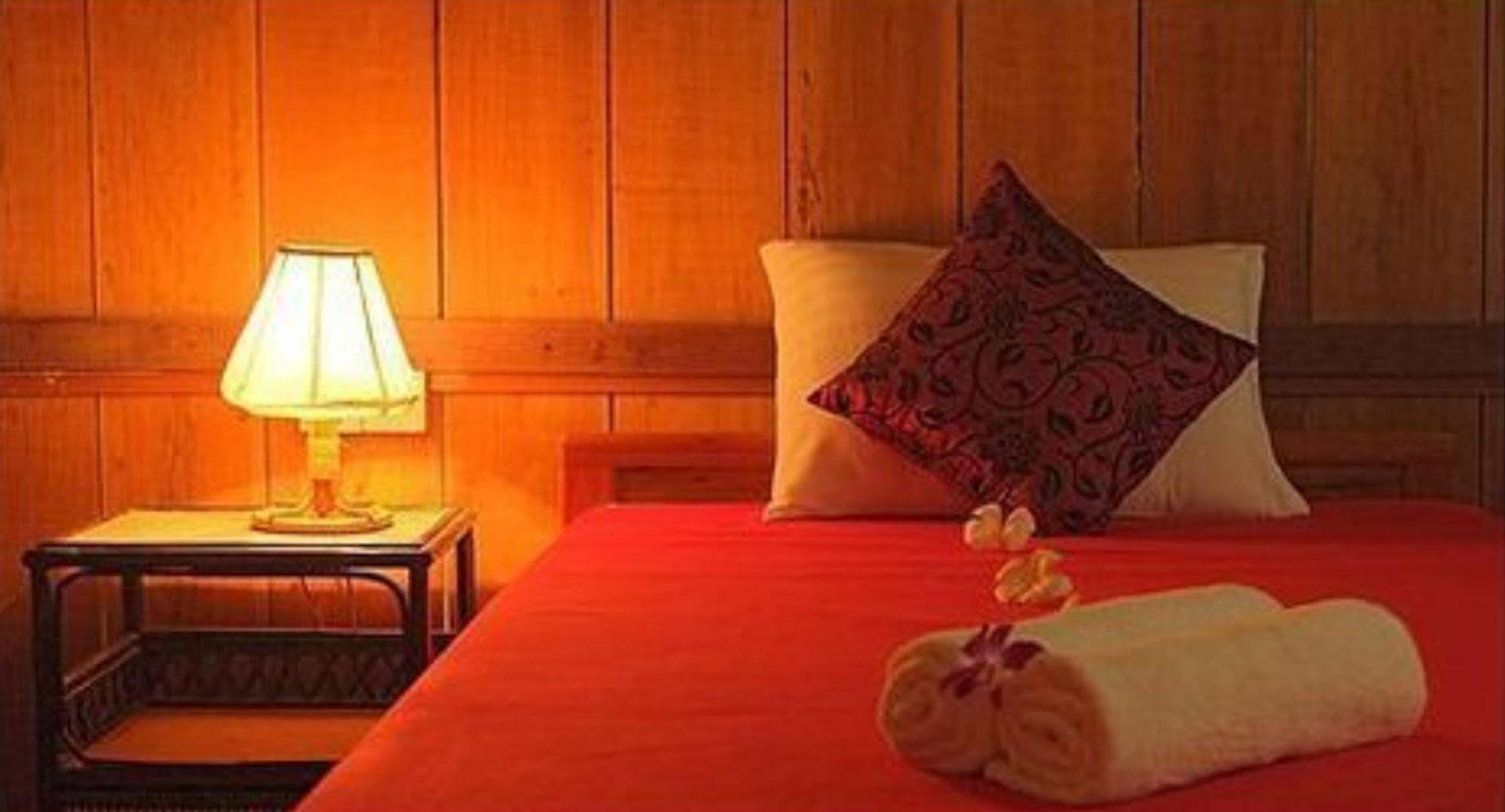 Hotel The Moon Kampot Boutique Exterior foto