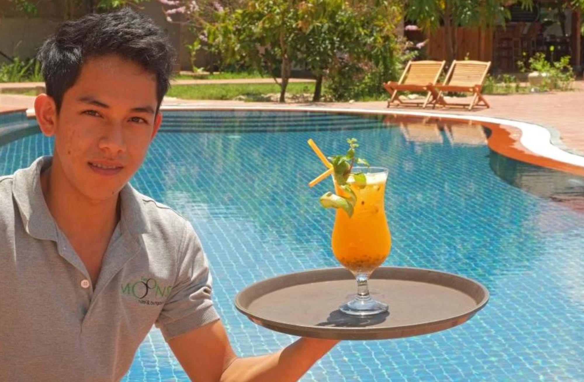Hotel The Moon Kampot Boutique Exterior foto
