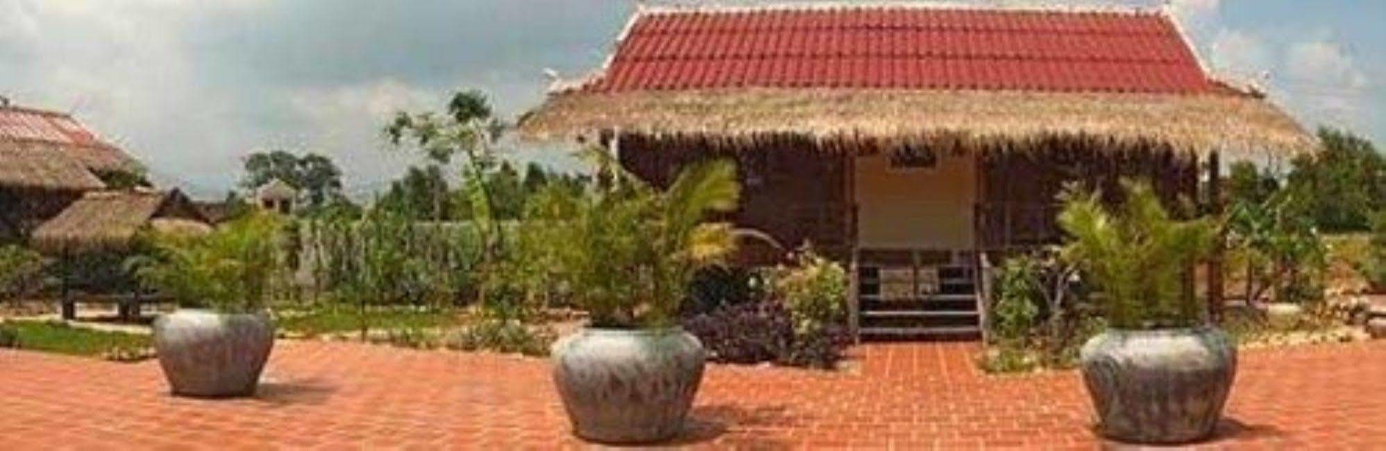 Hotel The Moon Kampot Boutique Exterior foto
